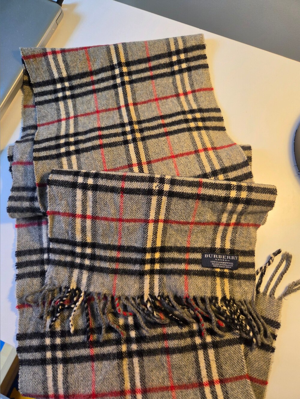 Burberry authentic scarf fine pure Lambswool fabric London READ